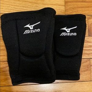 Mizuno knee pads for boarding sports